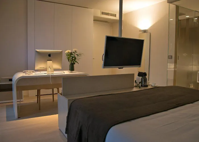 The - Serviced 4*