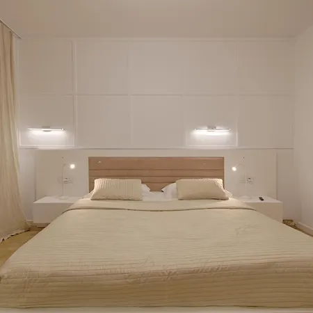 The Serviced 公寓式酒店 4*