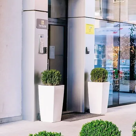 The - Serviced 4* Тирана